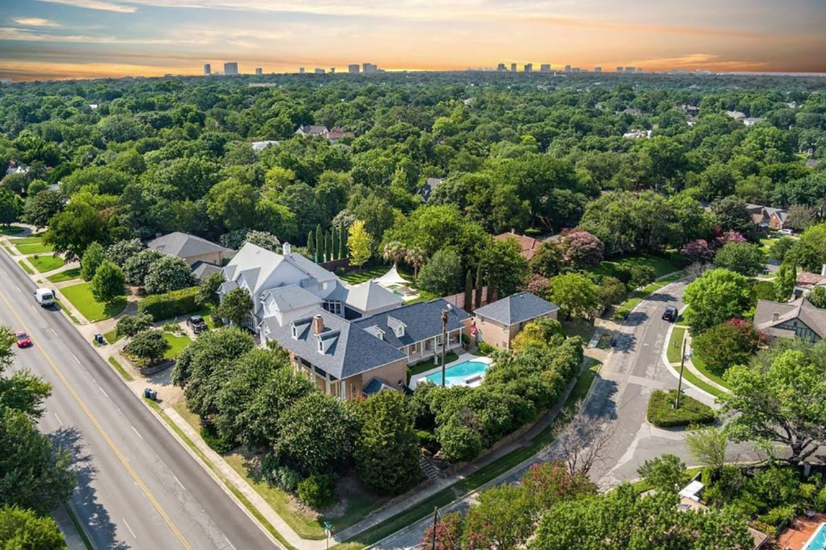  Walkable Dallas Estate in the Heart of Lakewood