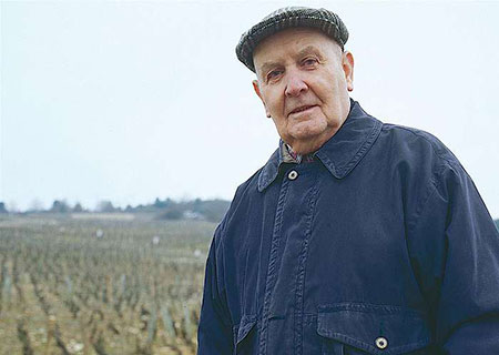 People who appreciate outstanding red wines avidly collect vintages produced under the label of the late Henri Jayer. Today, the innovative French vintner's increasingly rare products still appeal to wine experts.11Henri Jayer (1922-2006) excelled as...